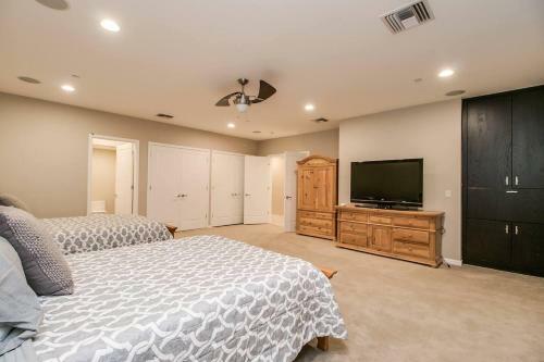 Luxe 4 Bdrm Wpool And Spa On Golf Course Lot