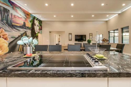Luxe 4 Bdrm Wpool And Spa On Golf Course Lot