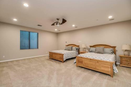 Luxe 4 Bdrm Wpool And Spa On Golf Course Lot