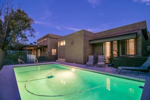 Luxe 4 Bdrm Wpool And Spa On Golf Course Lot