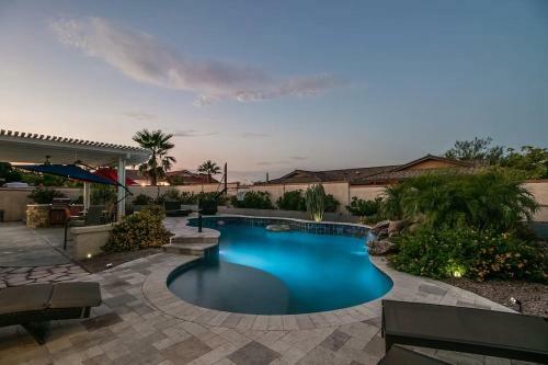 Spectacular Hilltop Home Wresort Like Backyard