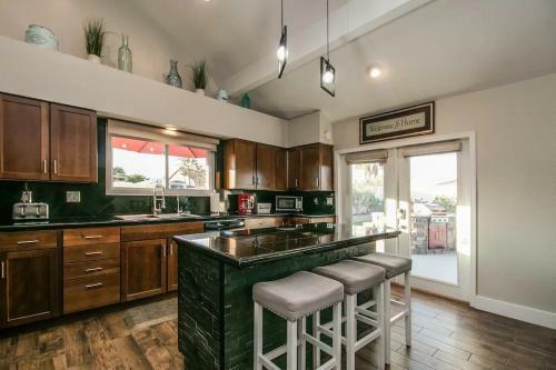Spectacular Hilltop Home Wresort Like Backyard