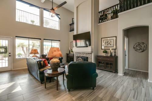Spectacular Golf Course Home With Pool And Views