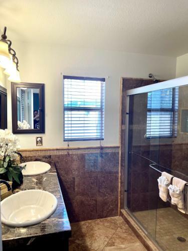 Resort Style Desert Oasis, Pool, Golf, Billiards & Ping Pong