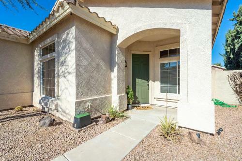 Gilbert Pool Home! Modern Comfort With A Separate Private Office! Home