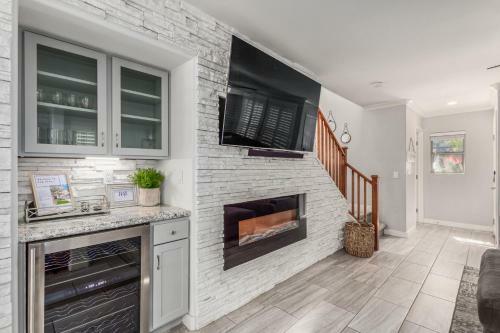 Super Upgraded Gilbert 2 Story! Dog Friendly! Home