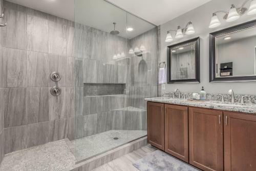 Super Upgraded Gilbert 2 Story! Dog Friendly! Home