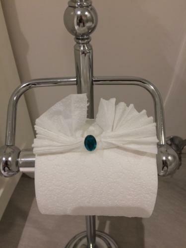 Romantic Riverside Suite In Elora