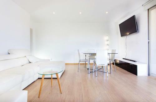 Apartment With 3 Bedrooms In Salou