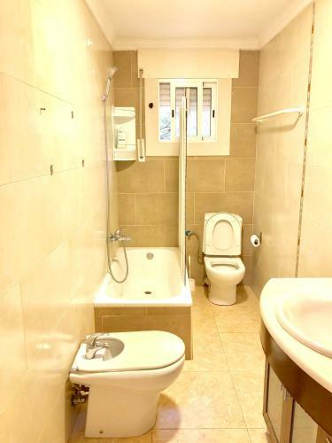 Apartment With 3 Bedrooms In Salou