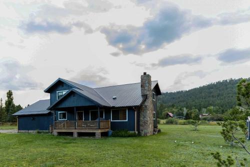 Whispering Hollow Lodge On Greer Main St!