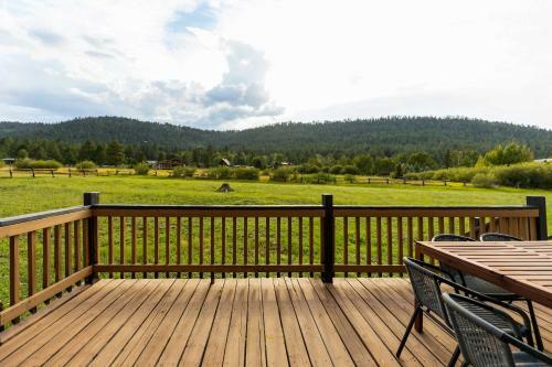 Whispering Hollow Lodge On Greer Main St!