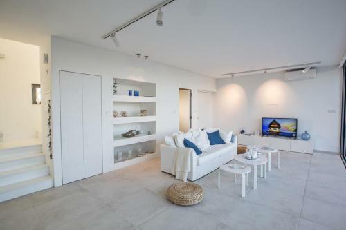 The White H Villa, Protaras, Fresh And Peaceful
