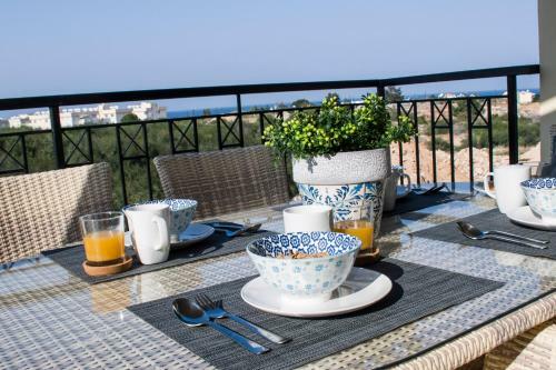 Apartamento New Beautiful Sea View 2 Bdrm Flat With Pool!