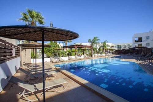 Apartamento New Beautiful Sea View 2 Bdrm Flat With Pool!