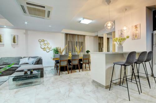 Sunnyvillascyprus: Modern 3br Villa /w Pool