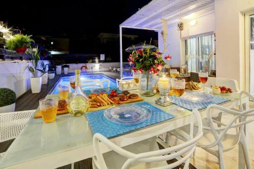 Sunnyvillascyprus: Modern 3br Villa /w Pool