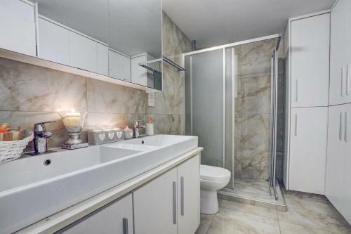 Sunnyvillascyprus: Modern 3br Villa /w Pool