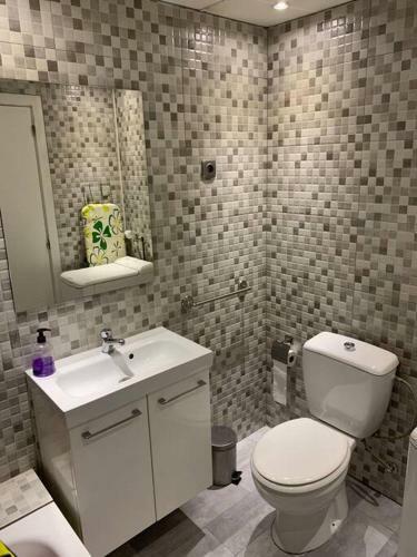Moderno Apartamento Con Piscina En Playa Salou
