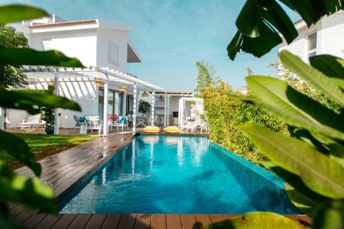 Island Home Seaside Villa