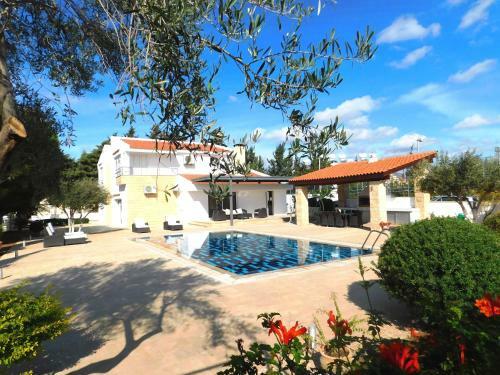 6 Bdr Villa With Tennis Court
