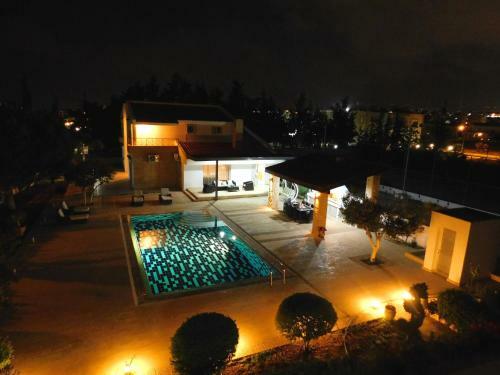 6 Bdr Villa With Tennis Court