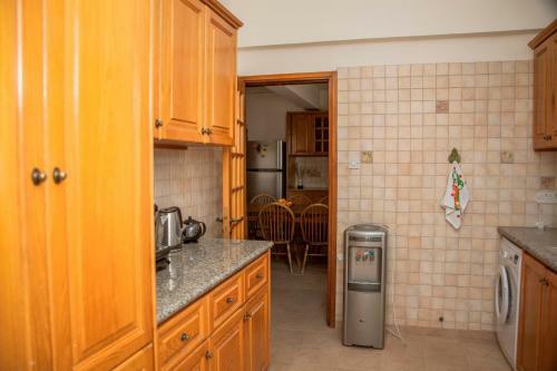 6 Bdr Villa With Tennis Court