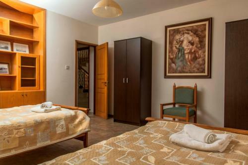 6 Bdr Villa With Tennis Court
