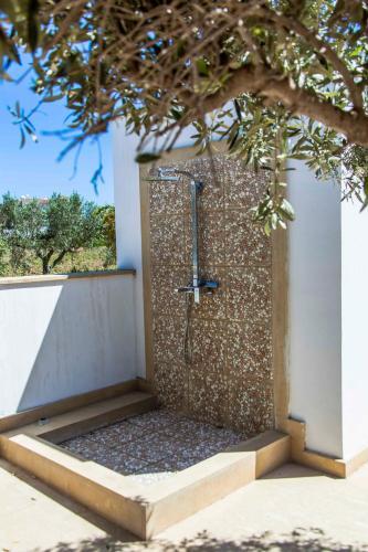 6 Bdr Villa With Tennis Court