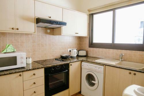 Queens Gardens 2 Bedroom Townhouse In Paphos