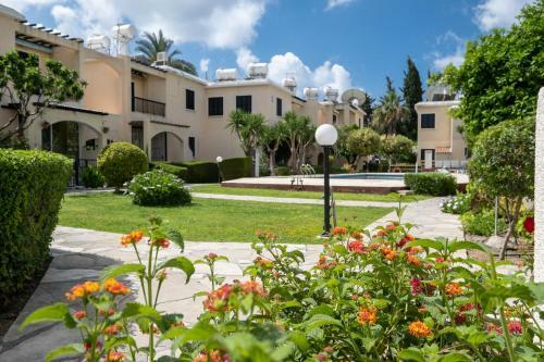 Dalia Seaside 2 Bedroom Apartment With Pool & Garden