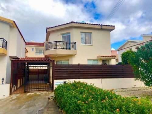 Universal Daphne 3 Bedroom Villa In Kato Paphos Paphos