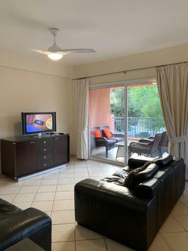 Limnaria Gardens: Sunny 2 Bed Apartment