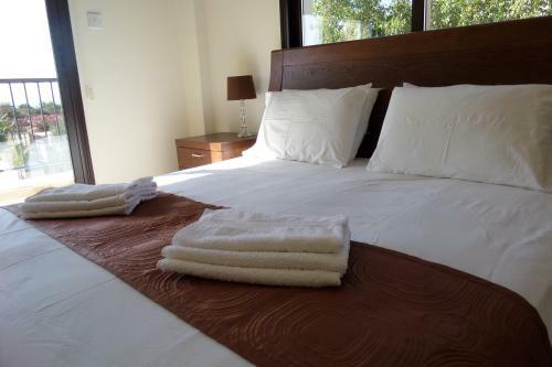 Modern 3 Bedroom Villa, Pool And Close To Golf Course