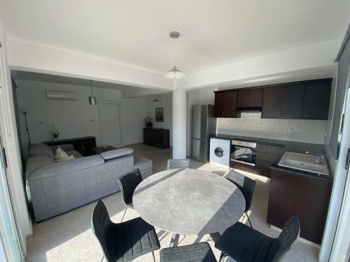 Cosy Apartment In Kato Paphos With Pool Access