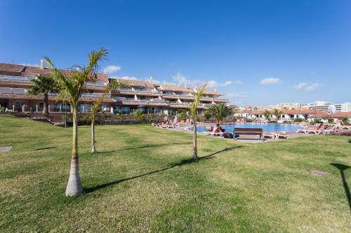 Luxury Golf & Sea Apartment