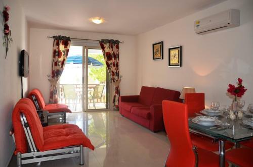Ground Floor One Bedroom Apartment B2, 3 Pools, Free Wifi
