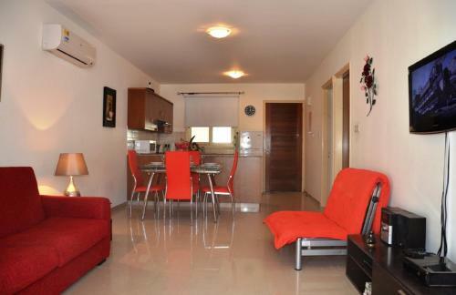 Ground Floor One Bedroom Apartment B2, 3 Pools, Free Wifi