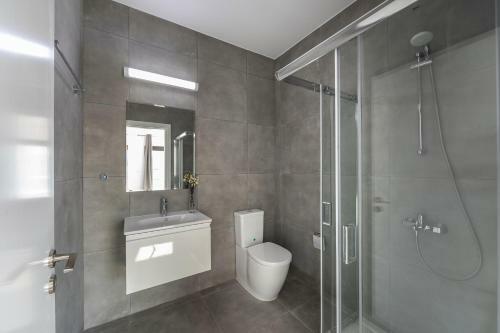 Villa Andre, Walking Distance To Coral Bay