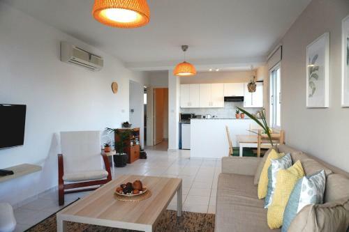 Top Seaview Apartment In Peyia