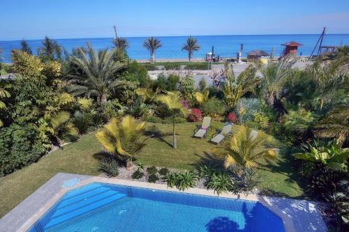 Seafront 3 Bedroom Villa Medea With Private Pool And Garden.