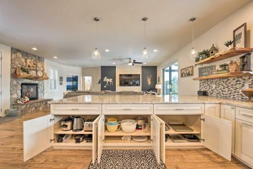 Sunlit Heber Family Cabin With Deck And Mtn Views