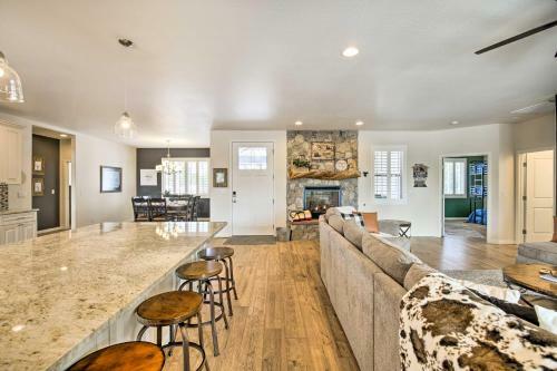 Sunlit Heber Family Cabin With Deck And Mtn Views