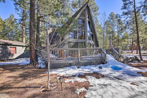 Pinetop Lakes Getaway With Wraparound Deck!