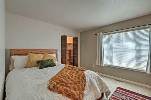 Pinetop Cabin With Fireplace, About 1 Mi To Golf!