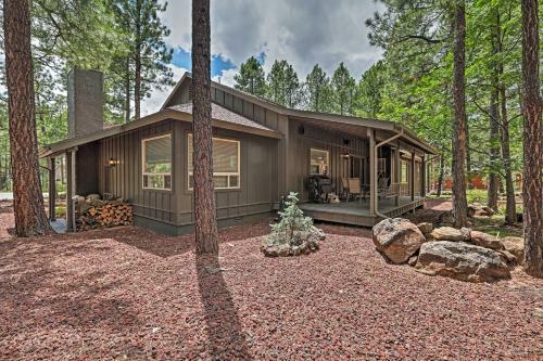 Pinetop Cabin With Fireplace, About 1 Mi To Golf!
