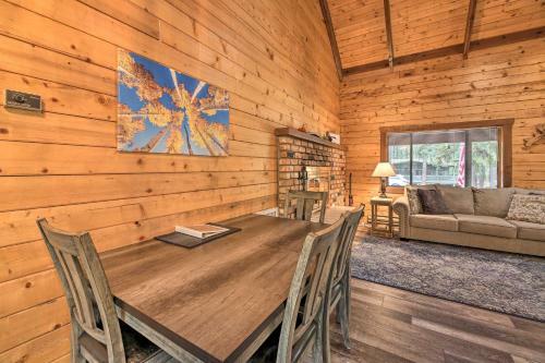 Dreamy Pinetop Log Cabin Golf, Hike And Ski!