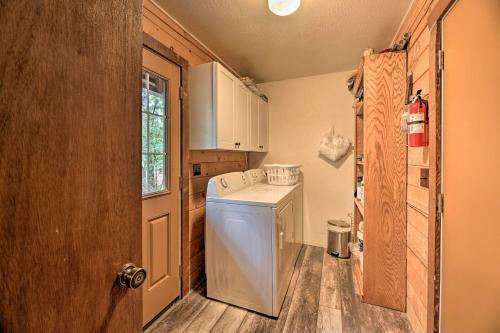 Dreamy Pinetop Log Cabin Golf, Hike And Ski!
