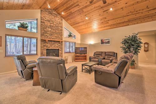 Pinetop Lakes Home With Decks Golf, Hike And Ski