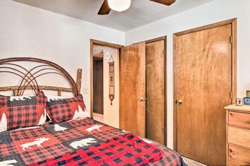 Cheery Family Cabin With Fire Pit And Fenced Yard